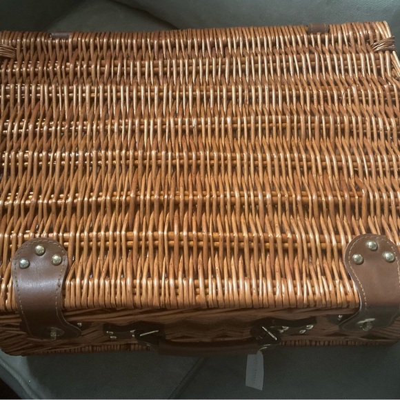 Pier 1 Imports Wicker Picnic Basket - Picture 6 of 8